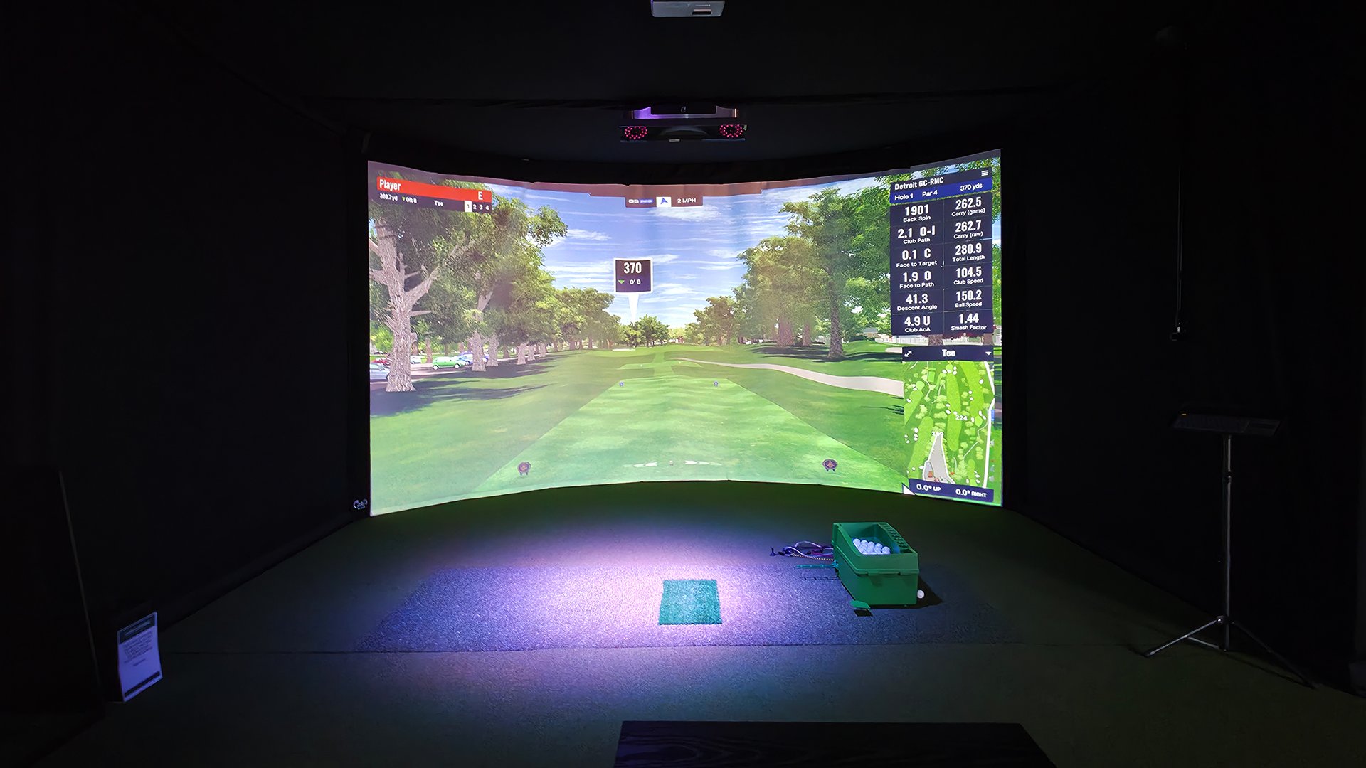 Curved simulator screen at Detroit Golf Sim Madison Heights